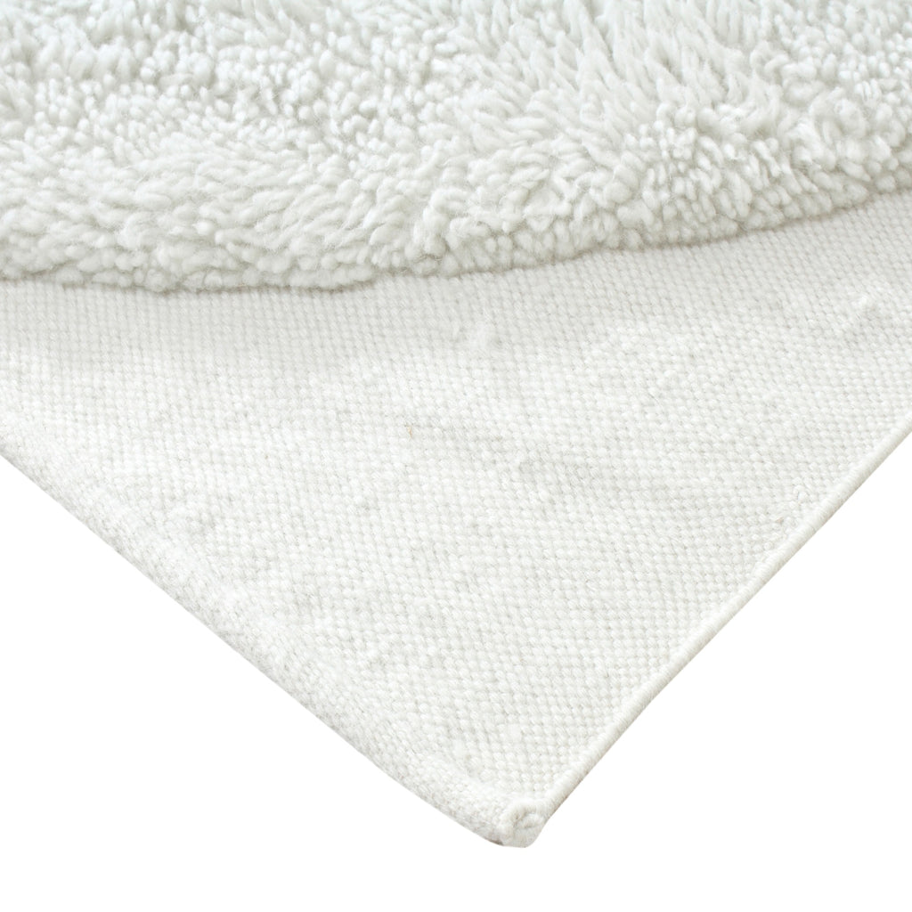 Tuft with Needle  White Shaggy Wool Rug