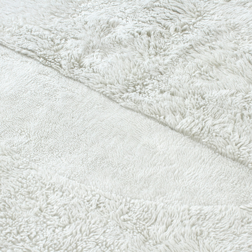 Tuft with Needle  White Shaggy Wool Rug