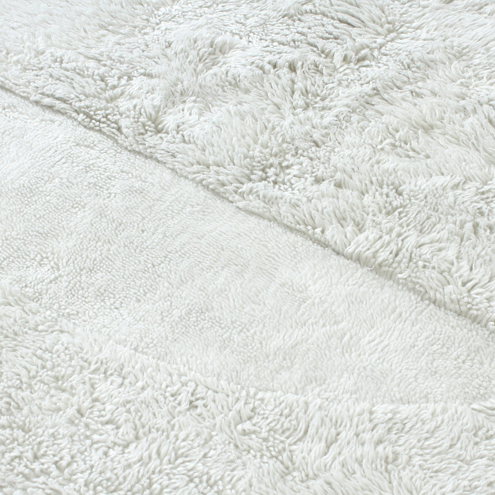 Tuft with Needle  White Shaggy Wool Rug