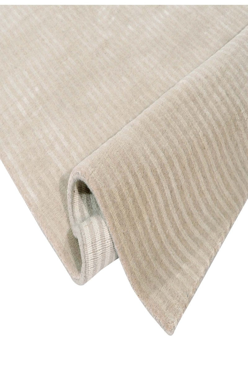 Handloom Wool and Viscose Beige Rug