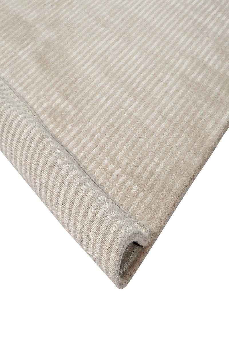 Handloom Wool and Viscose Beige Rug